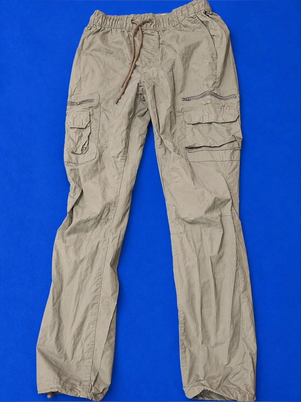 Men's Lightweight Elastic-Waist Drawstring Pants in Light Gray